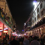 Bourbon Street New Orleans Mardi Gras bei Nacht